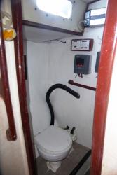 Loo with MPPT solar controllers and 1000W inverter